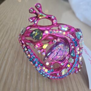 🦎✨️Betsey Johnson Pink and Blue Crystal Peacock Bracelet